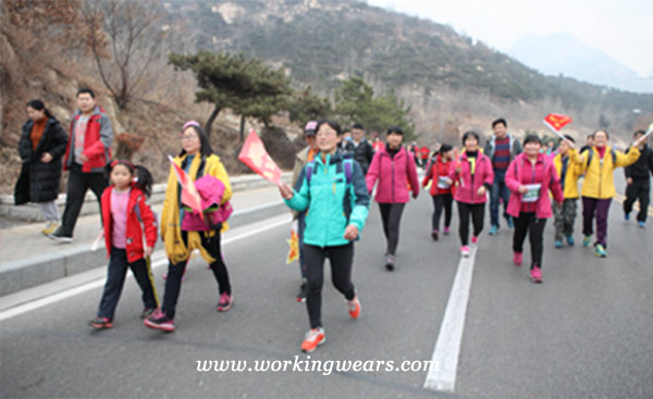 Heated Clothing Team Enjoyed 60KM Hiking Around MountTai